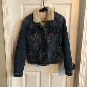 AMERICAN EAGLE - SHERPA DENIM JACKET - SIZE M